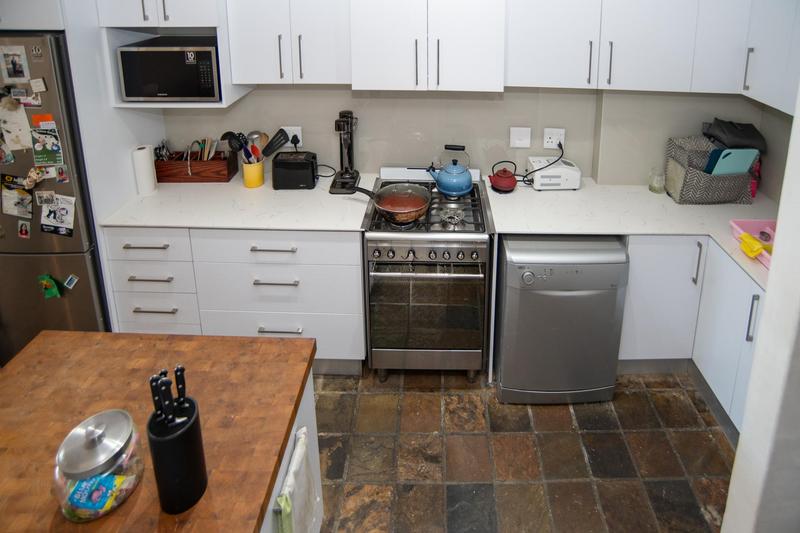 2 Bedroom Property for Sale in Sea Point Western Cape